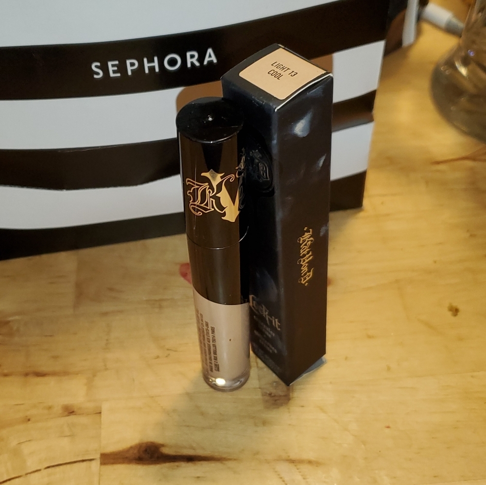 Kat Von D Lock-It Concealer Creme
